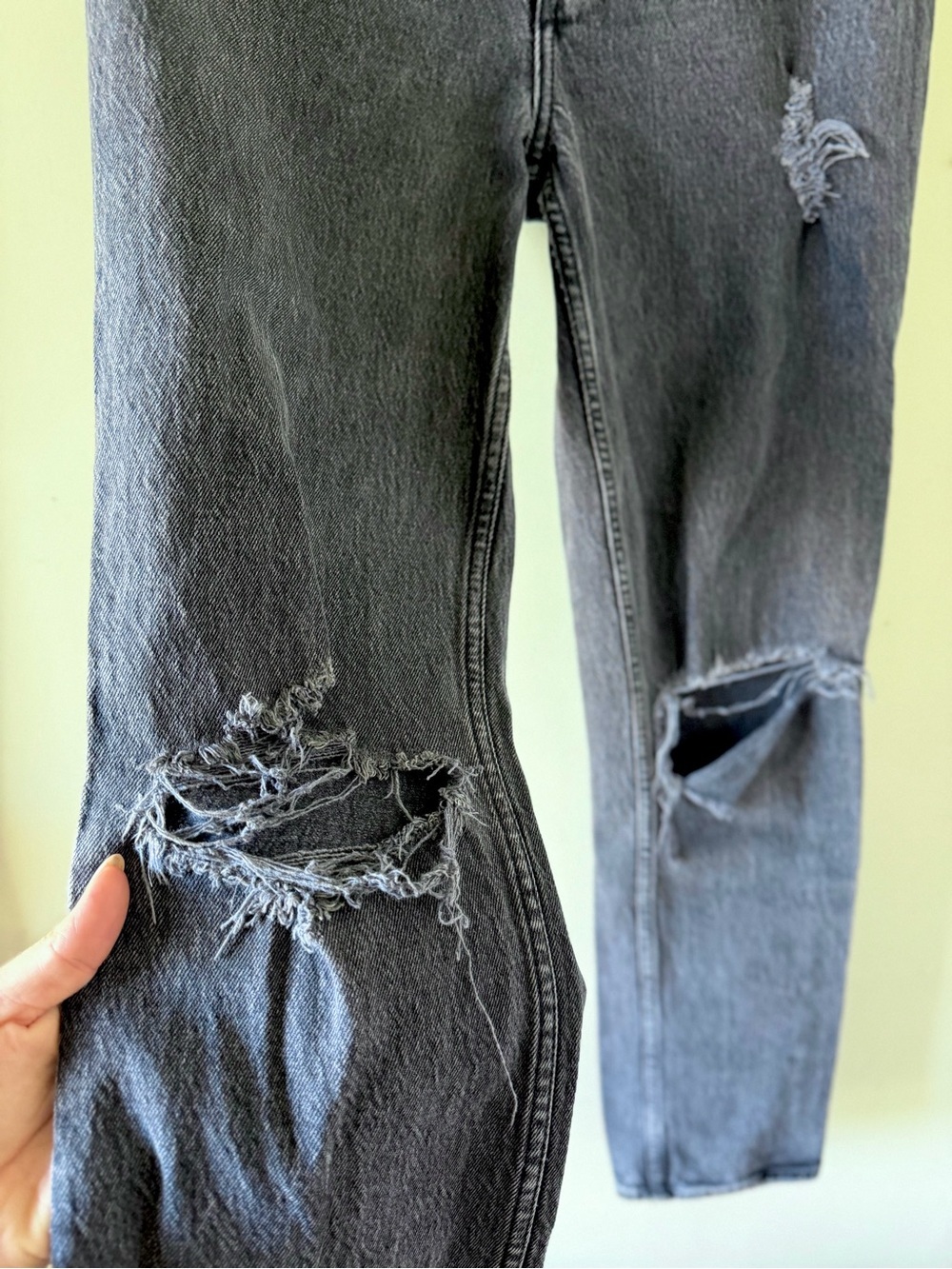 Abercrombie & Fitch ’90s Straight Ultra High Rise Jeans - Picture 2 of 5